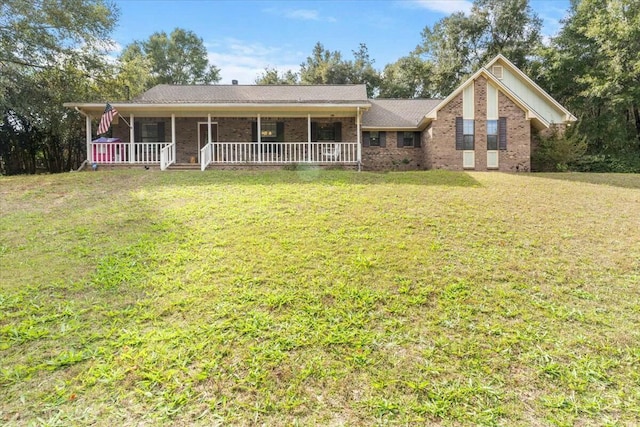 view of front of property featuring a front lawn and a porch