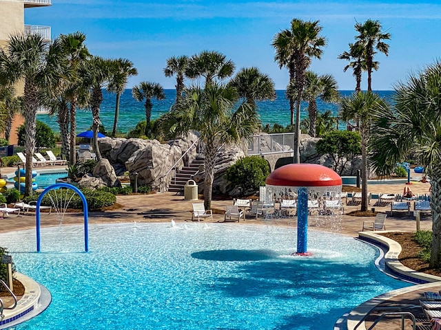 view of swimming pool