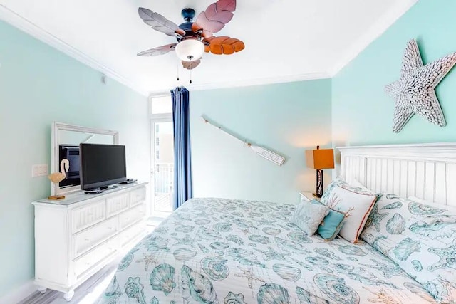 bedroom featuring light hardwood / wood-style flooring, ceiling fan, and crown molding