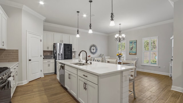 kitchen featuring a kitchen island with sink, dark wood-type flooring, sink, appliances with stainless steel finishes, and white cabinetry