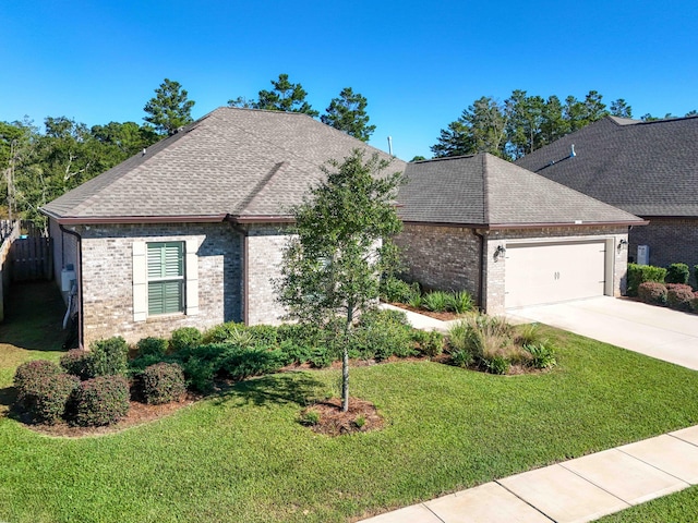 view of front of property featuring a front yard and a garage