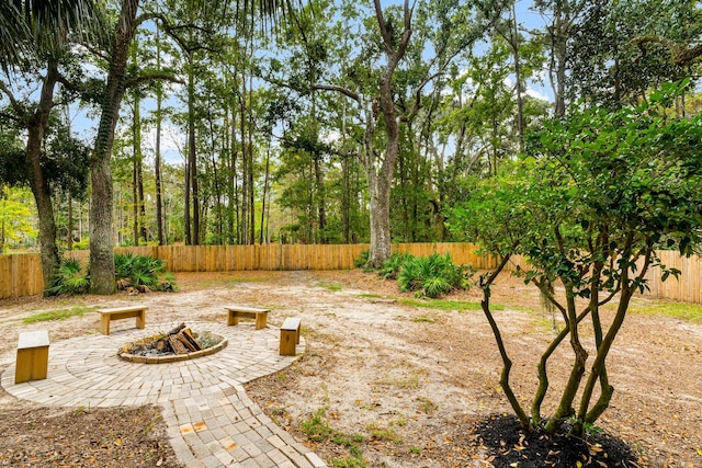 view of yard featuring an outdoor fire pit