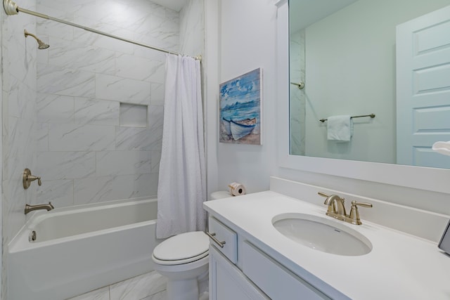 full bathroom featuring shower / tub combo with curtain, vanity, and toilet