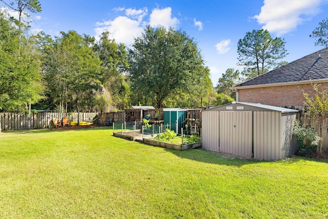 view of yard featuring a storage unit