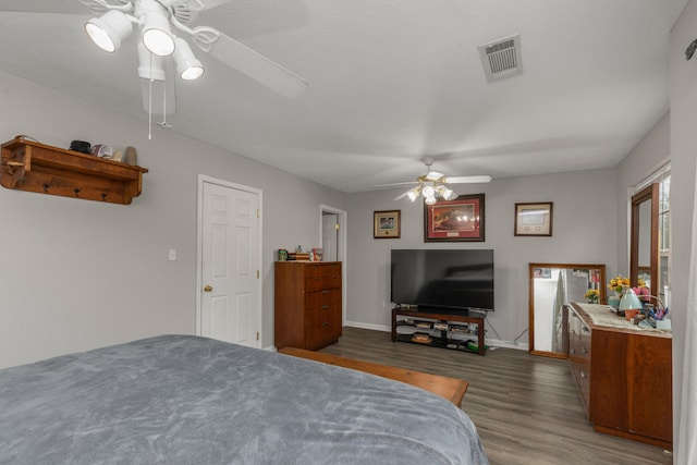 bedroom featuring dark wood-type flooring and ceiling fan