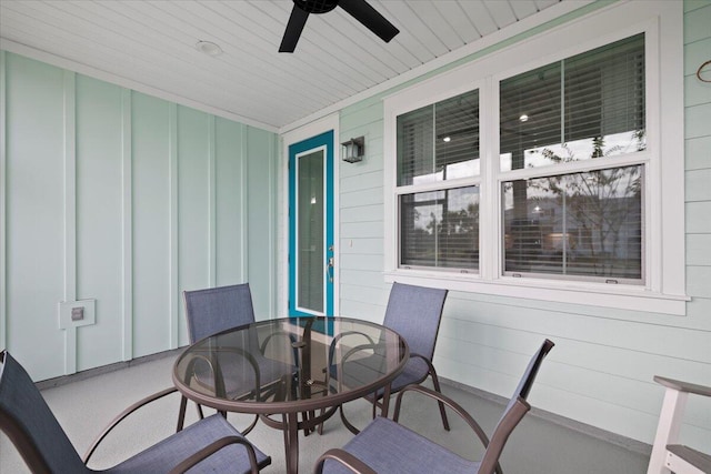 sunroom featuring ceiling fan