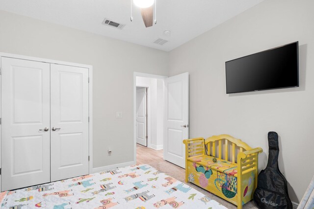 bedroom featuring ceiling fan and a closet