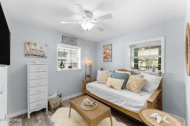 living area featuring hardwood / wood-style flooring and ceiling fan