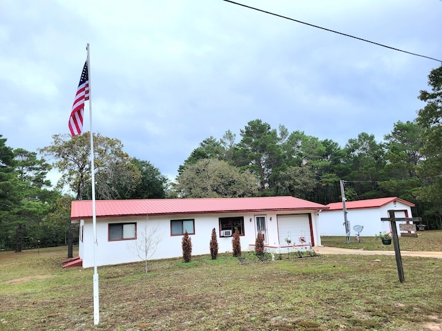 ranch-style house featuring a front lawn