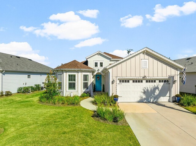 view of front of house featuring a front lawn and a garage