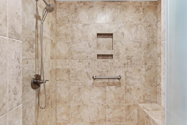 bathroom featuring a tile shower