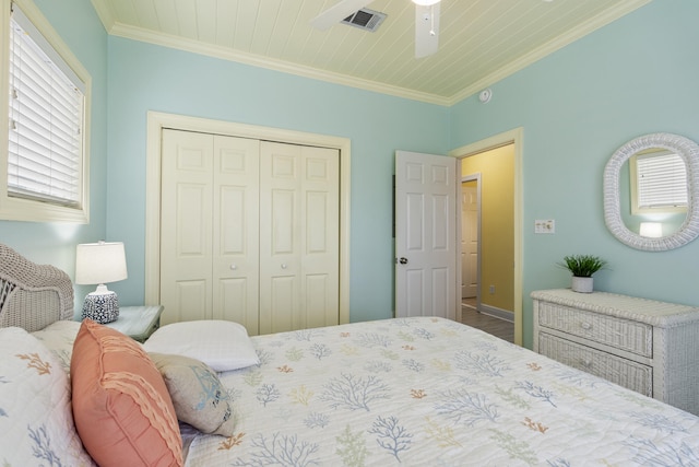 195 Emerald Dunes Cir, Santa Rosa Beach, FL 32459 - bedroom featuring a closet, crown molding, and a ceiling fan