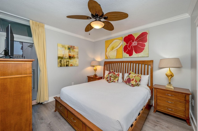 bedroom featuring a textured ceiling, ceiling fan, light hardwood / wood-style floors, and crown molding