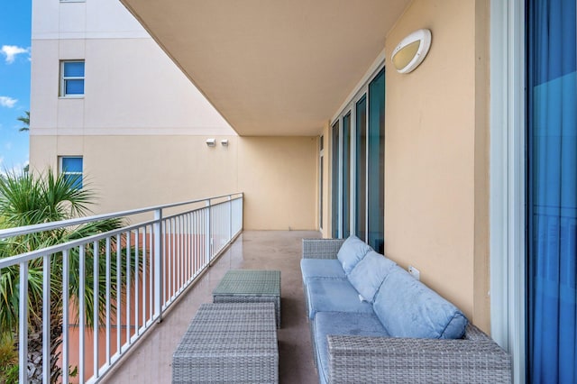 balcony featuring an outdoor hangout area