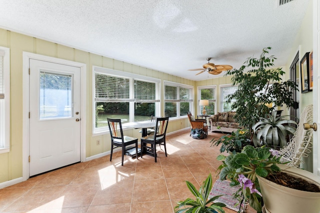 sunroom with ceiling fan