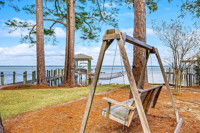 view of yard featuring a water view