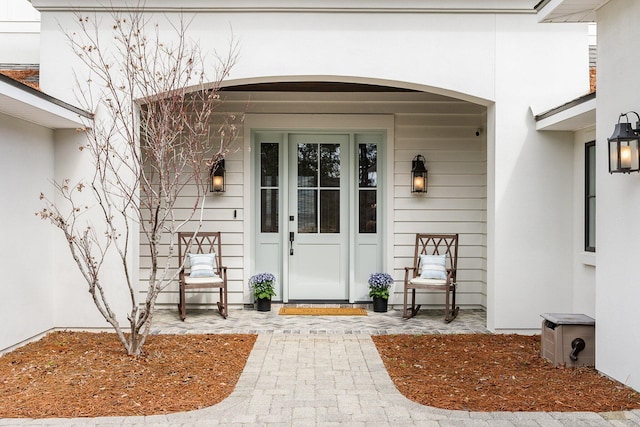 entrance to property featuring covered porch