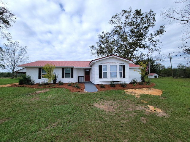 single story home featuring a front yard