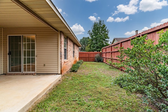 view of yard with a patio