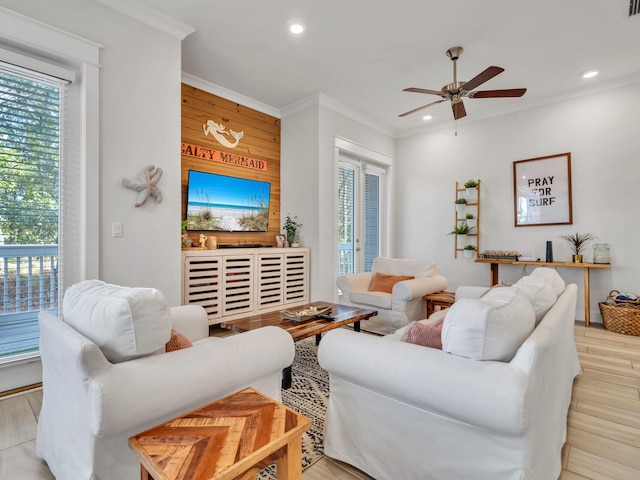 living room featuring light wood-type flooring, plenty of natural light, and ceiling fan