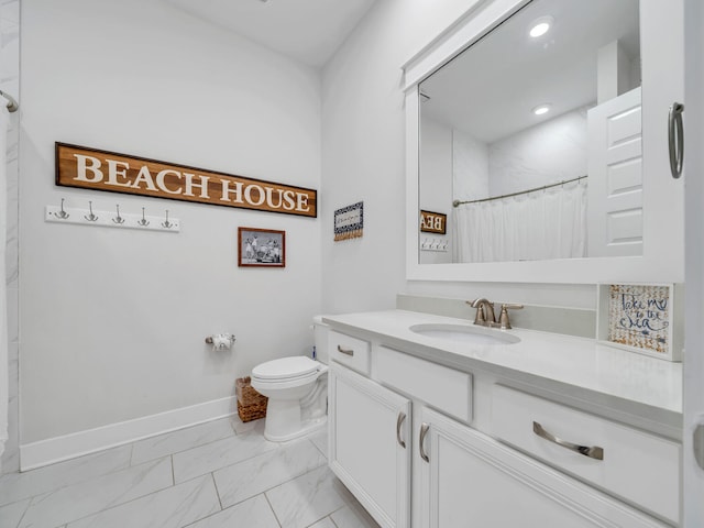 bathroom featuring a shower with shower curtain, vanity, and toilet