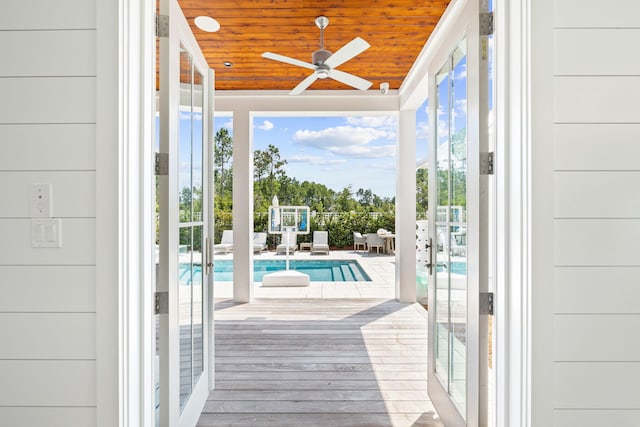 exterior space with ceiling fan