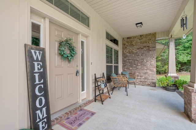 entrance to property featuring a porch