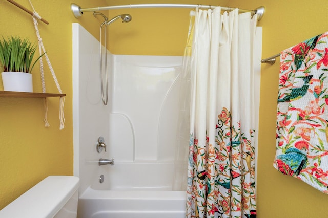 bathroom featuring toilet and shower / bath combo with shower curtain