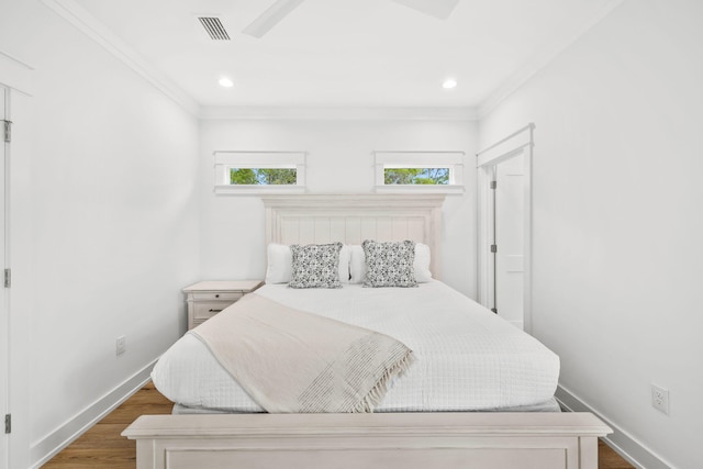 bedroom featuring ceiling fan, dark hardwood / wood-style floors, and crown molding