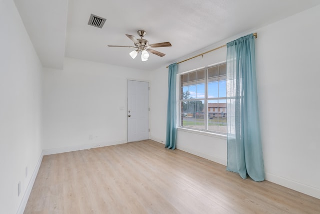 empty room featuring light hardwood / wood-style floors and ceiling fan