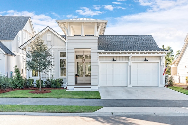 view of front of property featuring a front lawn and a garage