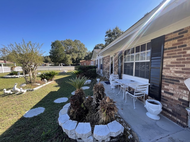 view of yard featuring a patio