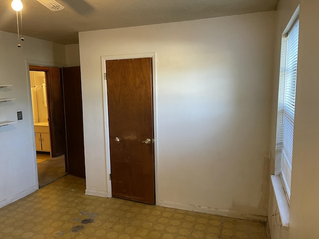 spare room with ceiling fan and a textured ceiling