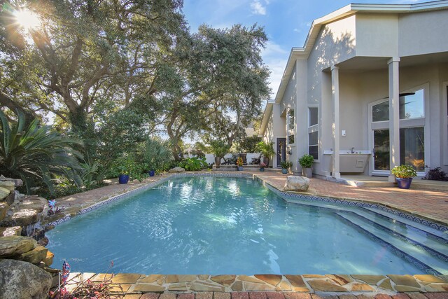 view of swimming pool