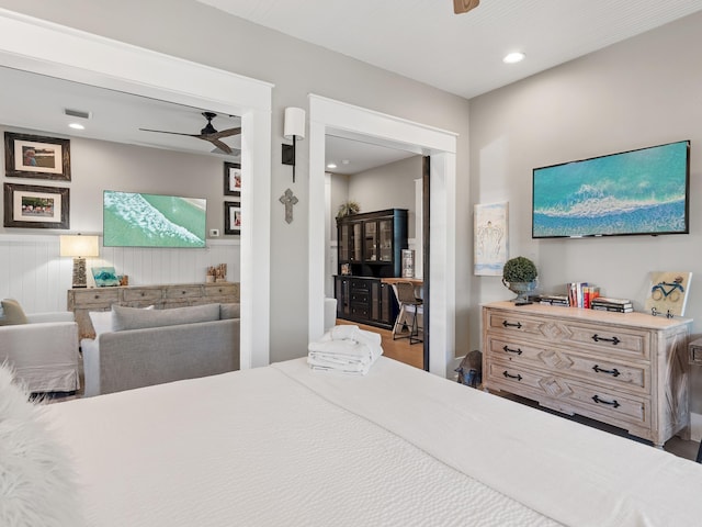 bedroom featuring ceiling fan