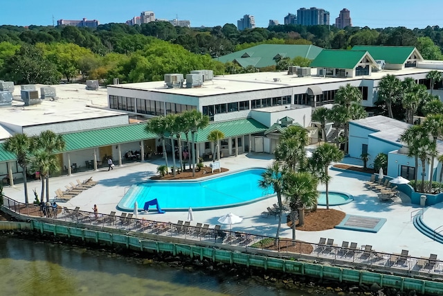 view of pool featuring a water view