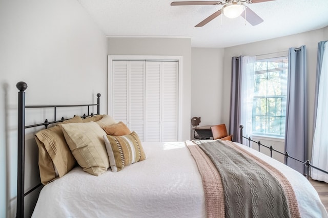 bedroom with a textured ceiling, a closet, and ceiling fan