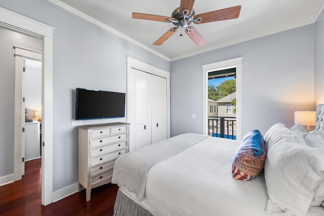 bedroom with a closet, crown molding, ceiling fan, and dark wood-type flooring