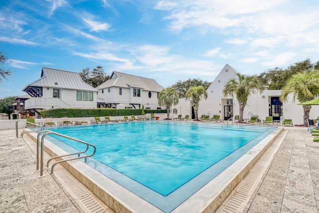 view of swimming pool