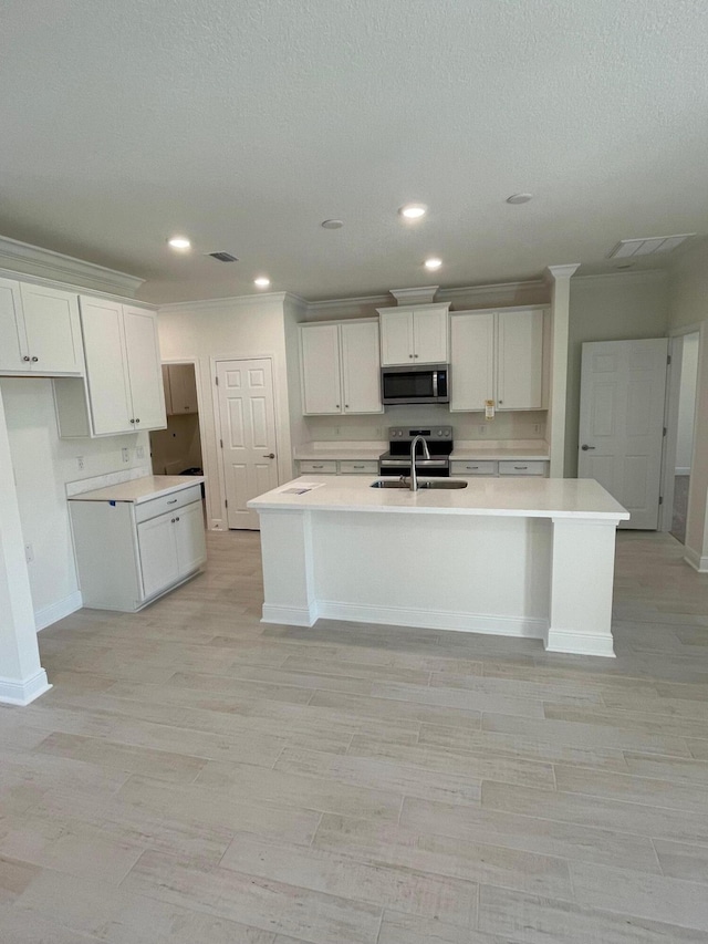 836 Coastal Breeze Dr, Freeport, FL 32439 - kitchen featuring stainless steel microwave, a sink, ornamental molding, baseboards, and recessed lighting