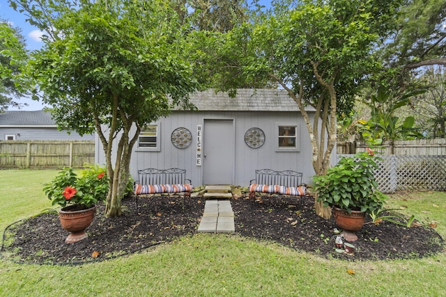 view of front facade with a front yard