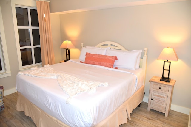 9200 Baytowne Wharf Blvd Unit 444/446, Miramar Beach, FL 32550 - bedroom with wood finished floors and baseboards