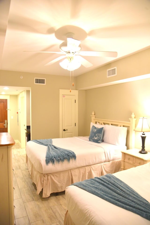 9200 Baytowne Wharf Blvd Unit 444/446, Miramar Beach, FL 32550 - bedroom featuring light wood finished floors and a ceiling fan