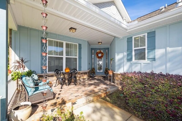 entrance to property featuring covered porch