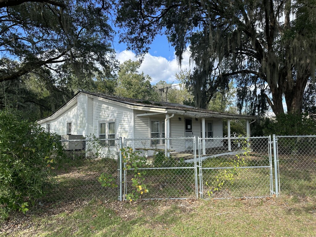 150 Marquis Way, Freeport, FL 32439 - photo 1