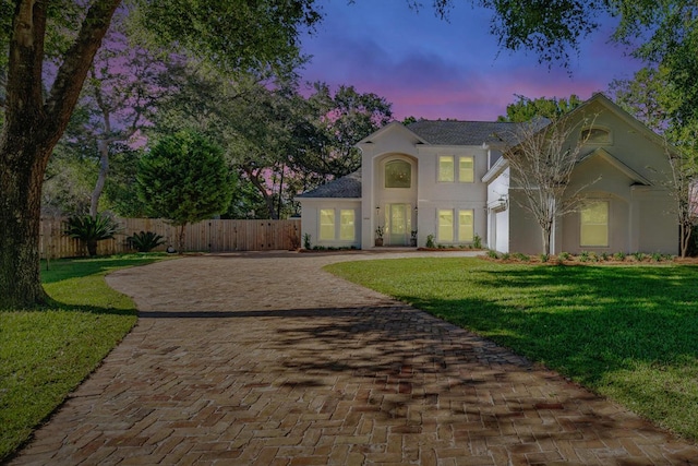 view of front of house featuring a yard