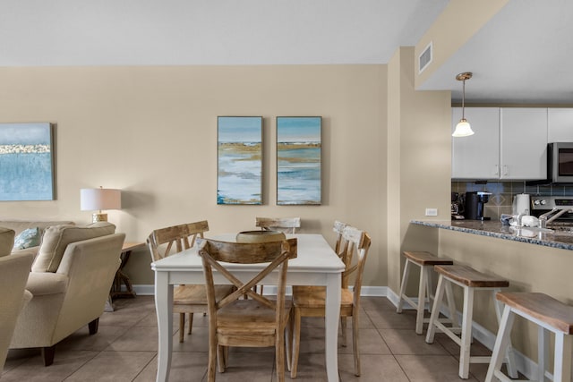 dining room featuring light tile patterned floors