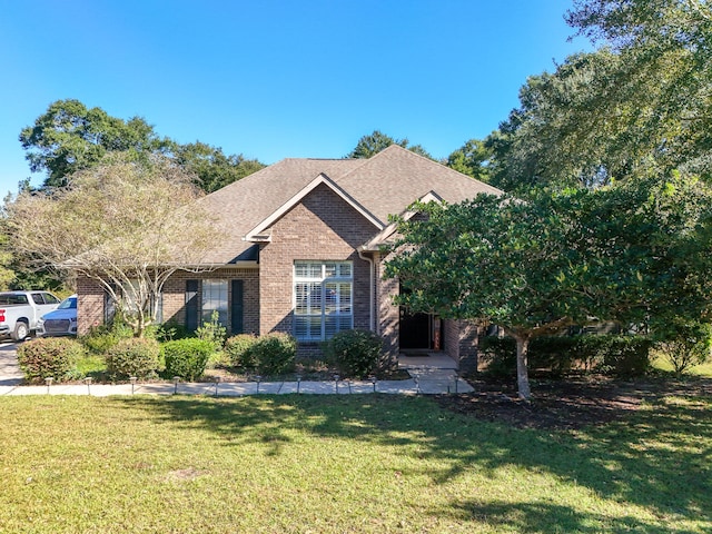 view of front of home with a front lawn