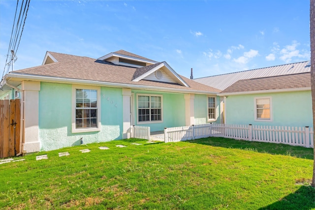 ranch-style home with a front lawn