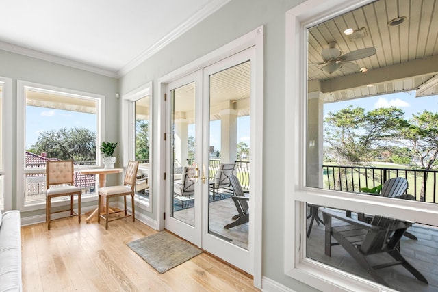 125 Emerald Rdg, Santa Rosa Beach, FL 32459 - entryway featuring light wood-type flooring, crown molding, and a ceiling fan